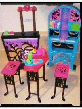 Monster High Beast and Bites Social